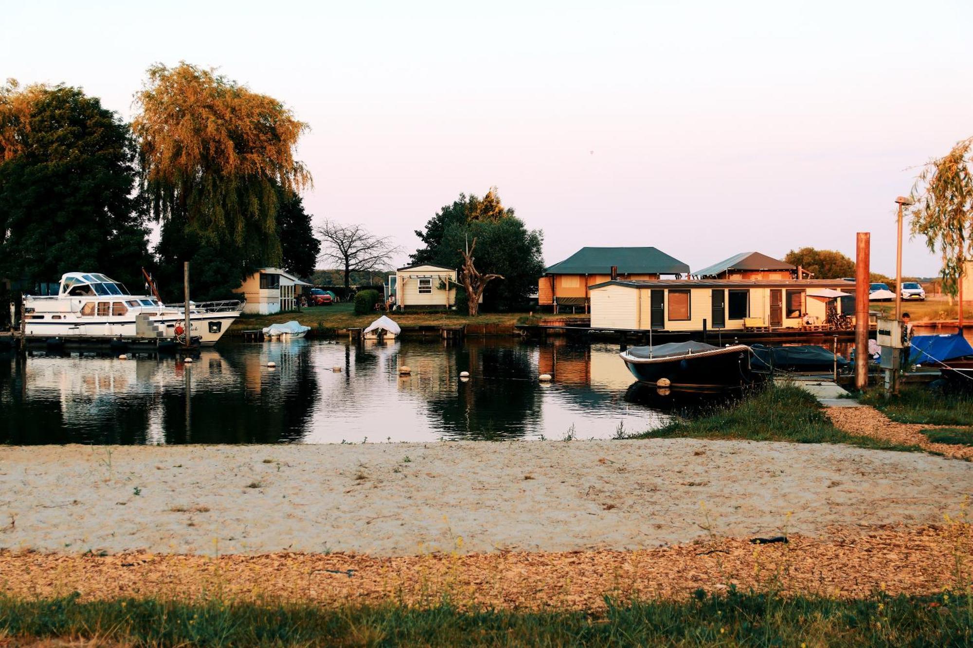 Tiny House By The Water - De Schans Alphen Alphen  Экстерьер фото
